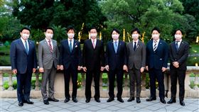 日本自民黨青年局局長小倉將信、鈴木憲和眾議員、鈴木隼人眾議員、山口晉眾議員、西野太亮眾議員。（圖／外交部提供）