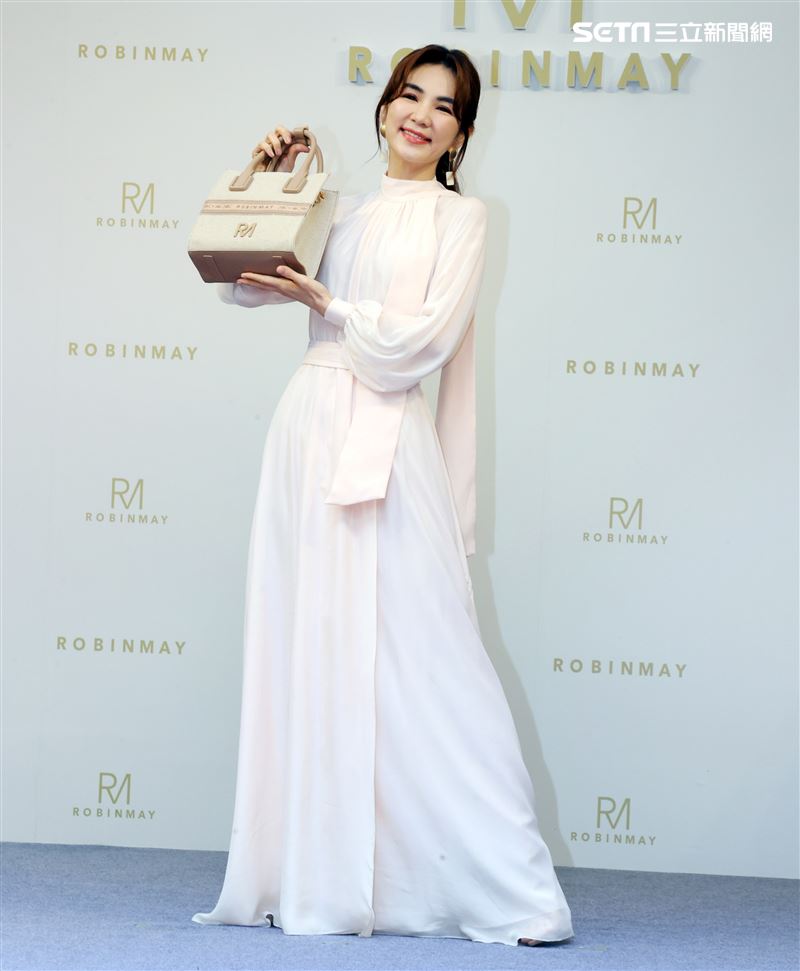 Ella出席Robinmay一日店長活動。（記者邱榮吉/攝影）