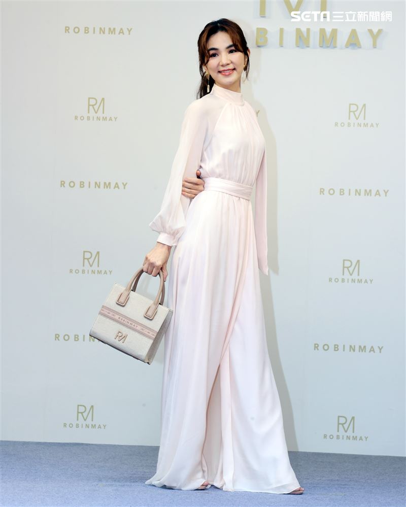 Ella出席Robinmay一日店長活動。（記者邱榮吉/攝影）