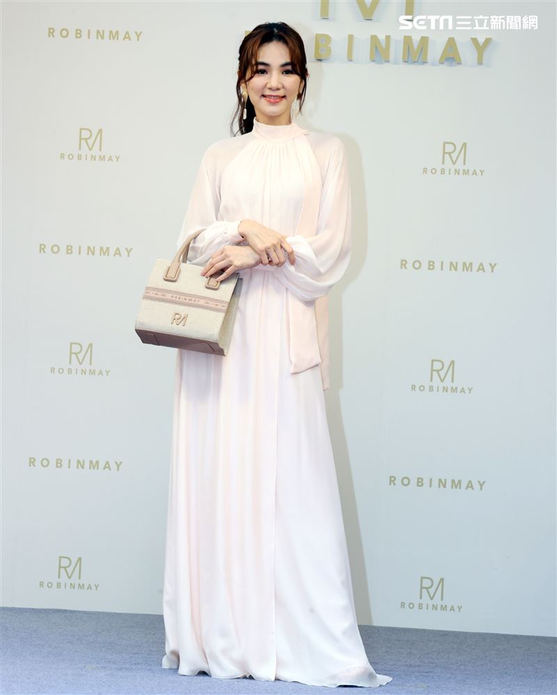 Ella出席Robinmay一日店長活動。（記者邱榮吉/攝影）