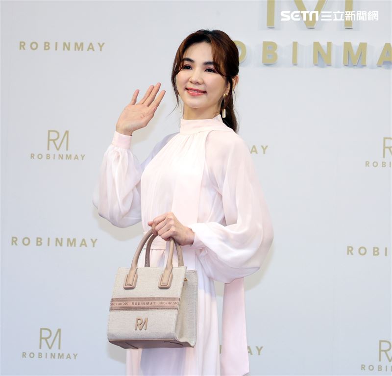 Ella出席Robinmay一日店長活動。（記者邱榮吉/攝影）