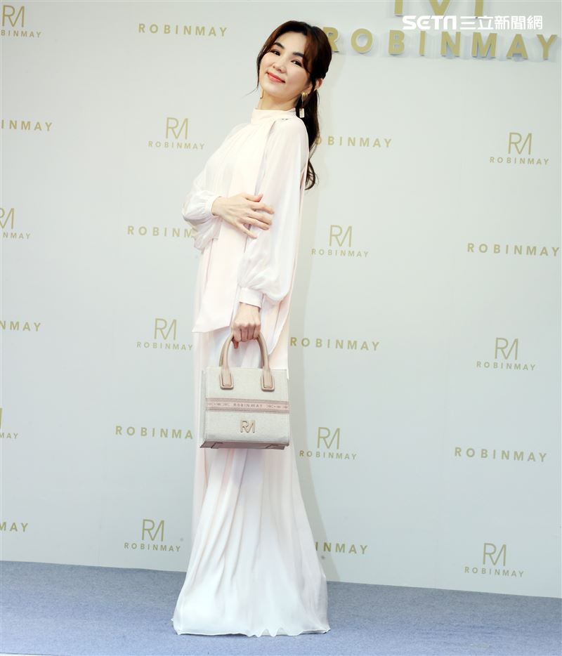 Ella出席Robinmay一日店長活動。（記者邱榮吉/攝影）