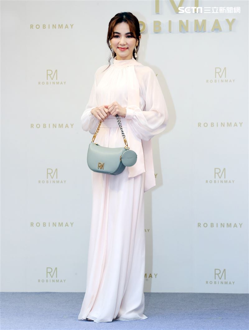 Ella出席Robinmay一日店長活動。（記者邱榮吉/攝影）