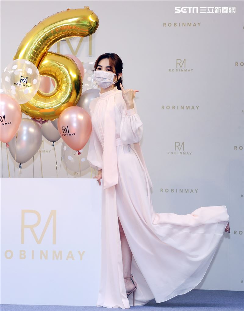 Ella出席Robinmay一日店長活動。（記者邱榮吉/攝影）