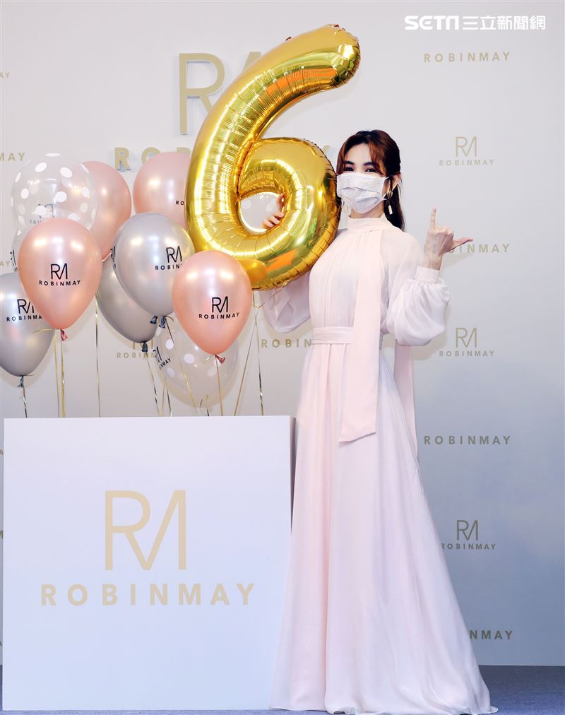 Ella出席Robinmay一日店長活動。（記者邱榮吉/攝影）