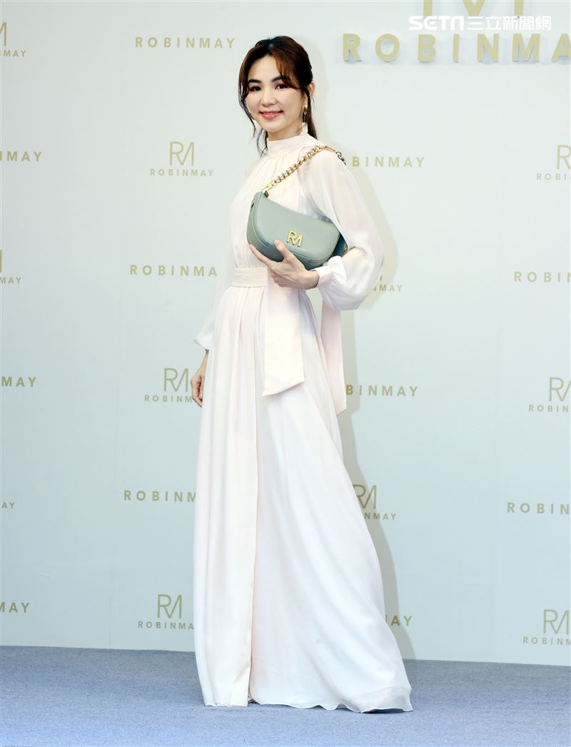 Ella出席Robinmay一日店長活動。（記者邱榮吉/攝影）