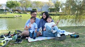 ▲南漂科技移民宋先生一家人在臺南都會公園享受假日親子時光。（圖／Fion Tsao提供）