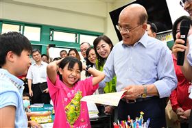 蘇貞昌 學童 圖片來源:行政院