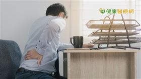 除了放鬆筋膜外，訓練核心力量也很重要。林敬予物理治療師分享「很多人長期腰酸背痛，但熱敷或吃藥都沒用，或是很容易反覆發作，想要減緩這些困擾，主要還是要靠核心力量的穩定，才能從根本改善筋膜疼痛問題。