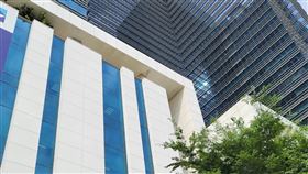 台中市西屯區市政路商辦，女子墜樓，陳屍五樓露臺 (圖／翻攝畫面)