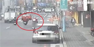 外送員噴飛撞變電箱　倒臥血泊命危