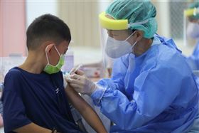 6-11歲兒童打莫德納疫苗/兒童疫苗接種(門諾醫院提供)