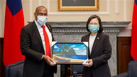 聖露西亞大使呈遞到任國書（圖／總統府提供）