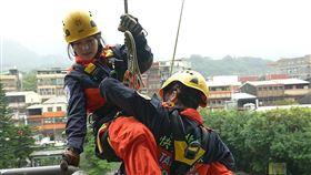 《懿想天開》與新北消防發爾麵合作垂降訓練。（圖／懿想天開提供）