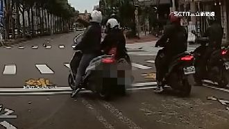 不爽被叭！騎士怒拔車鑰匙亂丟馬路