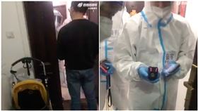 上海男放《國際歌》秒遭4警上門盤查！全副武裝被帶走（圖／翻攝自捕果君的微博）