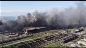  ▲亞速鋼鐵廠持續被轟炸第3天，副指揮官表示再度發出呼籲。（圖／翻攝自A30B推特）