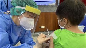 6-11歲兒童打莫德納疫苗/兒童疫苗接種(門諾醫院提供)