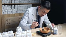 77老大分享確診自救6招，幫助確診者加速康復速度，降低後遺症發生的機率。（圖／翻攝自77老大臉書）