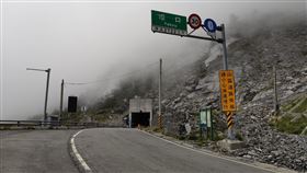 南橫公路預計4月底全線通車（2）公路總局表示，南橫公路部分路段陸續恢復通車，目前最後一段路天池至向陽段預計4月底通車，完成全線通車。圖為大關山隧道路段。中央社記者盧太城台東攝  111年3月2日