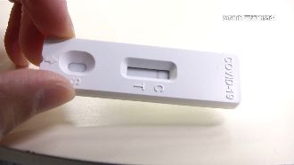 老闆自願幫買快篩 回公司變臉:充公