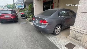 車停自家騎樓變違規　住戶怒控警擾民
