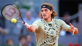 ▲西西帕斯（Stefanos Tsitsipas）在馬德里公開賽男單8強擊退盧布列夫（Andrey Rublev）（圖／翻攝自MMOPEN推特）