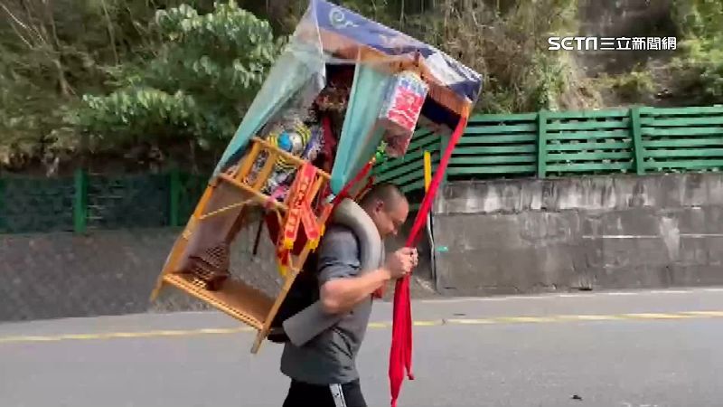 信徒背神轎徒步環島　祈求疫情趨緩