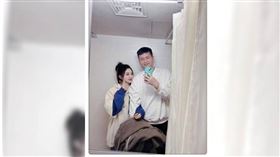大陸一對同名同姓的年輕男女，因為搭乘同班機而終成眷侶。（圖／翻攝自微博）