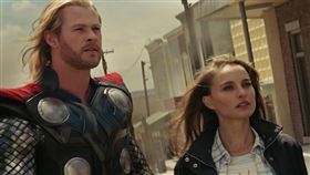 娜塔莉波曼睽違9年以全新女雷神身分回歸。（圖／翻攝自《雷神索爾》劇照）