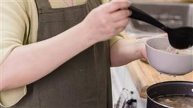 人妻住婆家，被逼洗衣煮飯。（示意圖／翻攝自pexels）