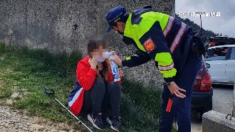 遊客上山賞花　高山症發作警四處供氧