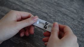 快篩試劑將陸續到貨（2）國內COVID-19疫情嚴峻，快篩試劑一劑難求。中央流行疫情指揮中心表示，羅氏、亞培4月底至5月初將進口2880萬劑快篩試劑，5月之後陸續還有數千萬劑會到貨。中央社記者王飛華攝  111年4月23日