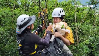 志工淨山空中求婚　掏鑽戒喊：嫁給我