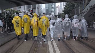 為流亡港人撐傘!台灣「國安」是前提