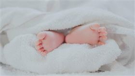 ▲一名網友在臉書社團發布貼文，表示自己無力照顧孩子，只能決定送養。（示意圖／Unplash）