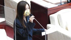 民進黨籍台北市議員吳沛憶說，北市今年有7億4千萬的第二預備金，17億5千萬元的災害準備金，加起來25億，要買快篩不會沒錢。（圖／翻攝自吳沛憶臉書）