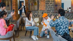 來吧!營業中，原子少年。(圖／TVBS提供)