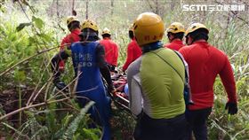 ▲八仙山十文溪傳溯溪意外，1人摔落邊坡命危。（圖／翻攝畫面）
