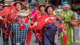 ▲社區總動員，大家一起來熱鬧變裝踩街遊行