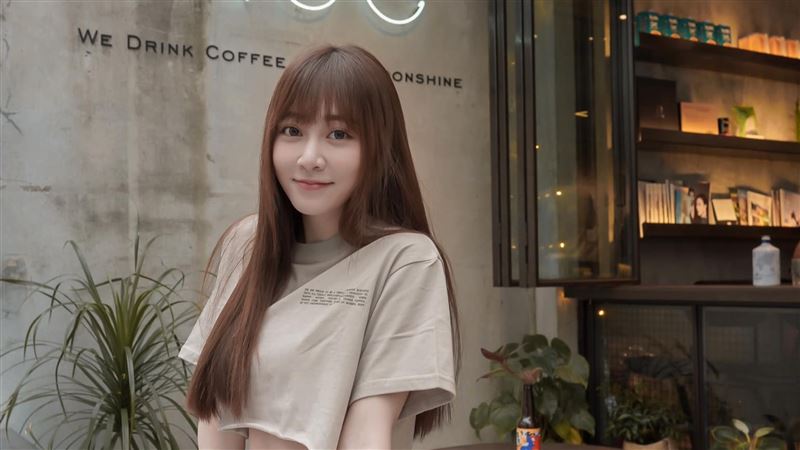 露小蠻腰自認詭異！網暴動：毫無缺點