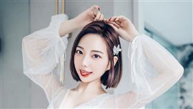 有地震該跑嗎？全身「薄紗透視裝」現腿根　網紅辣模愣了。網紅辣模「純欲系女孩」啾啾（吳慈敏）