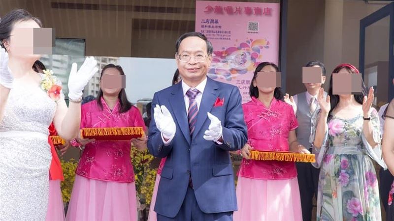 淫亂教主病危！前妻攜兒20億搶教產