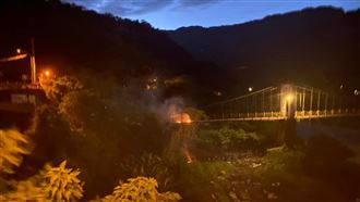 竹縣內灣吊橋疑遭暗夜縱火　全面封閉