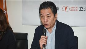 親民黨黨團召開「大人黑白開 囝仔直直哀，台灣的危機在國債」記者會，立委李鴻鈞發言。 圖／記者林敬旻攝