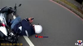 車禍,騎士,阿伯,（圖／翻攝畫面、翻攝自YT
 WoWtchout - 地圖型行車影像分享平台）