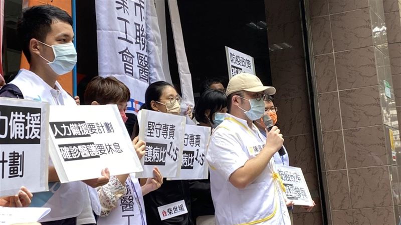 護病比增醫護累！阿中喊話「撐過去」