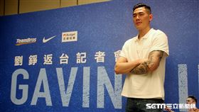 ▲劉錚10出席返台記者會。（圖／記者蔡厚瑄攝影）