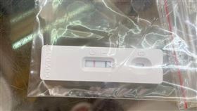 紅配綠,快篩,2條線,陽性,確診,病毒量(翻攝自 爆廢公社公開版)