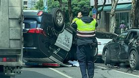 新北市，林口，巡邏車，翻覆，林口分局